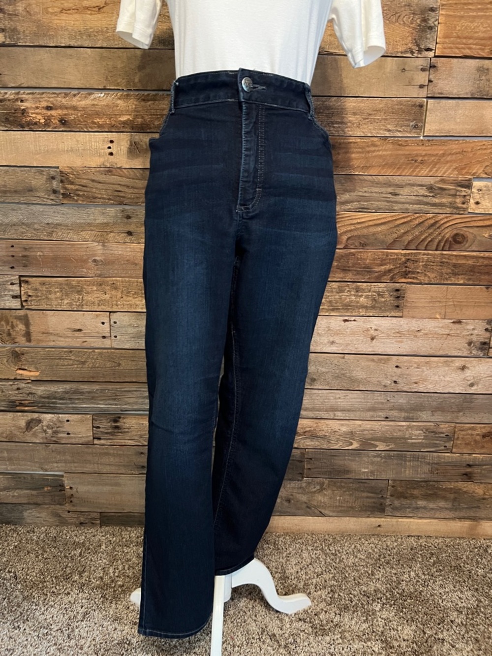 Women’s Curvy Fit High-Rise Dark Wash Straight Leg Jeans